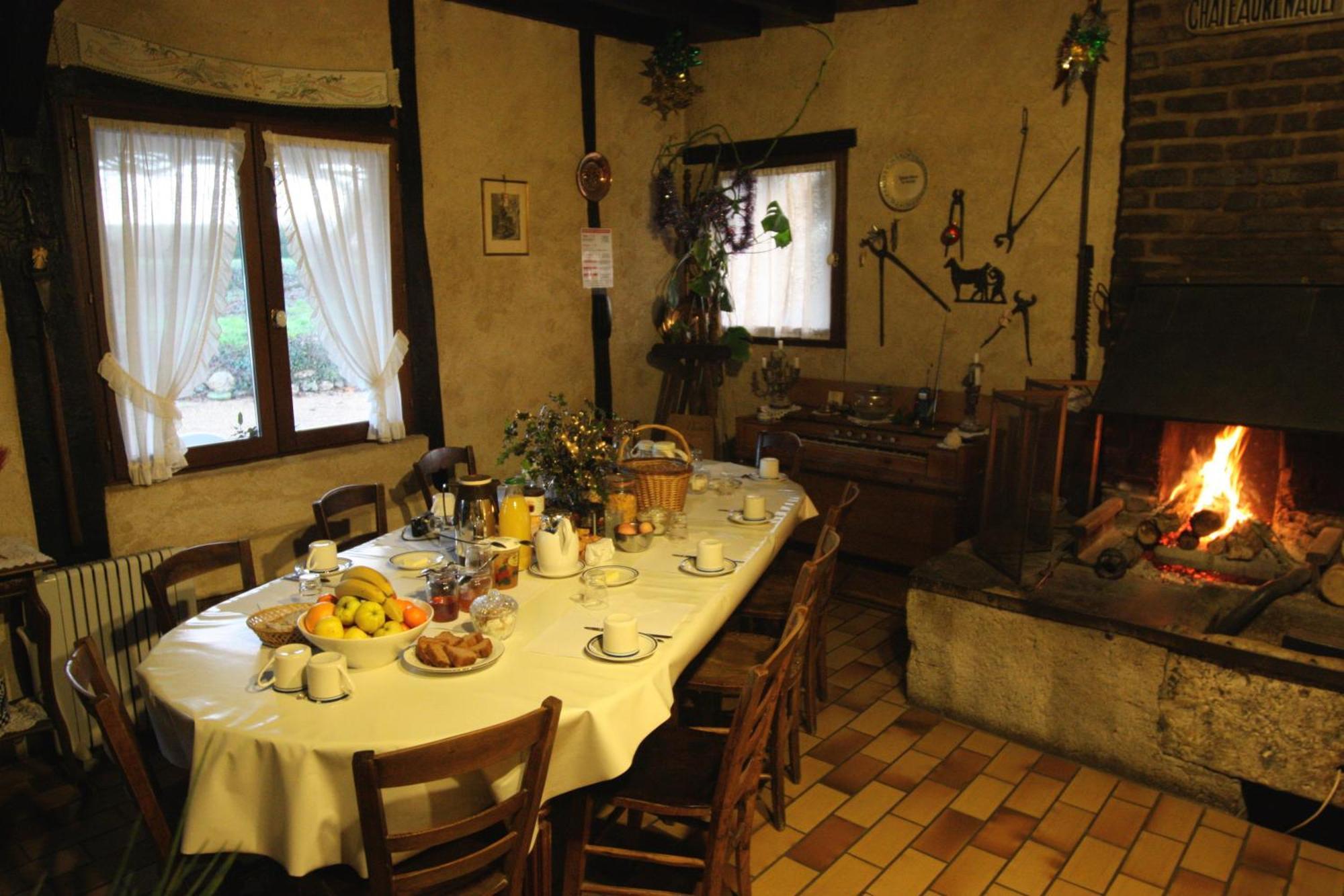Bed and Breakfast La Maréchalerie Monthodon Exterior foto